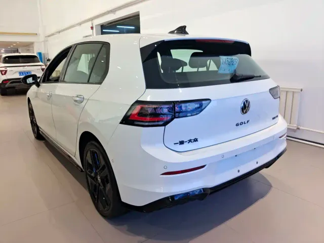 Volkswagen Golf — Фото автомобиля 5