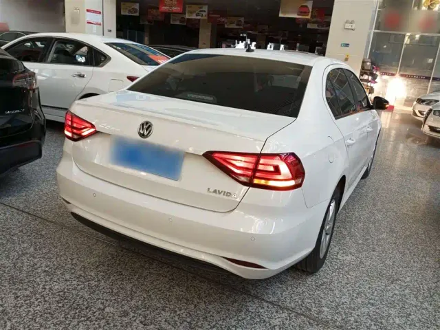 Volkswagen Lavida — Фото автомобиля 5