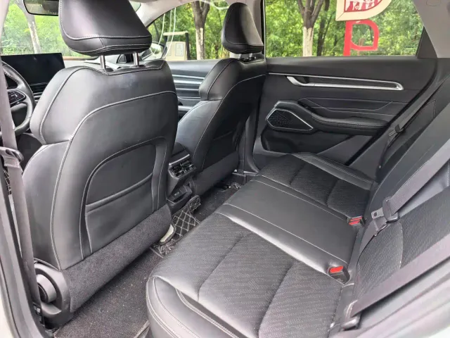 Geely Emgrand — Фото автомобиля 9