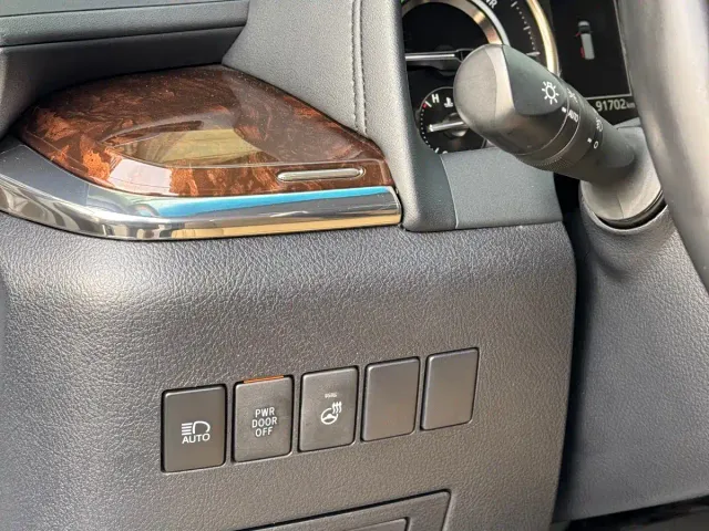 Toyota Alphard — Фото автомобиля 14