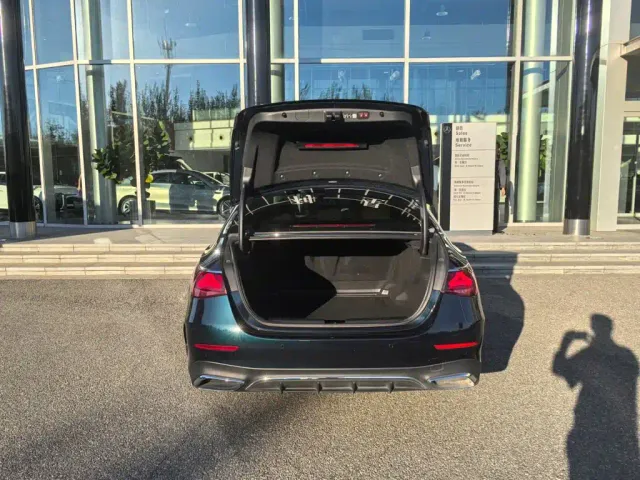 Mercedes-Benz E-Class — Фото автомобиля 8