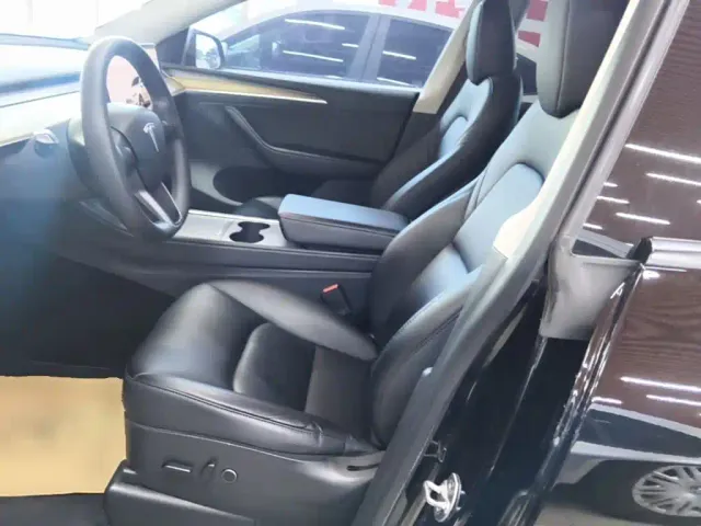 Tesla Model Y — Фото автомобиля 14