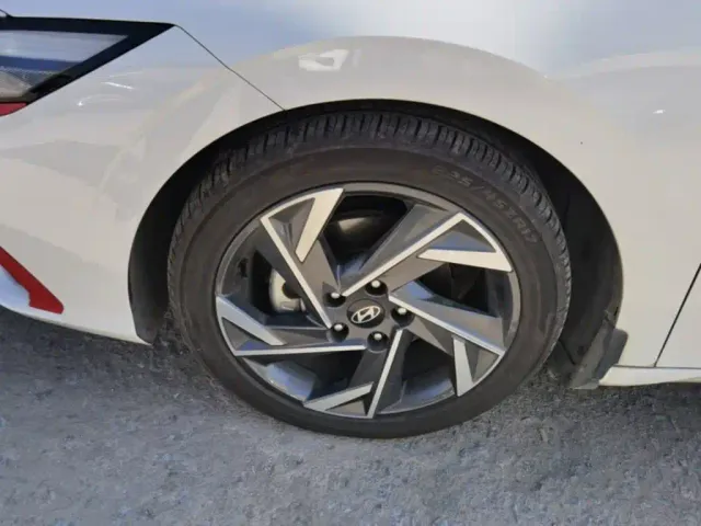 Hyundai Elantra — Фото автомобиля 22