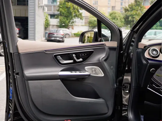 Mercedes-Benz EQE SUV — Фото автомобиля 20