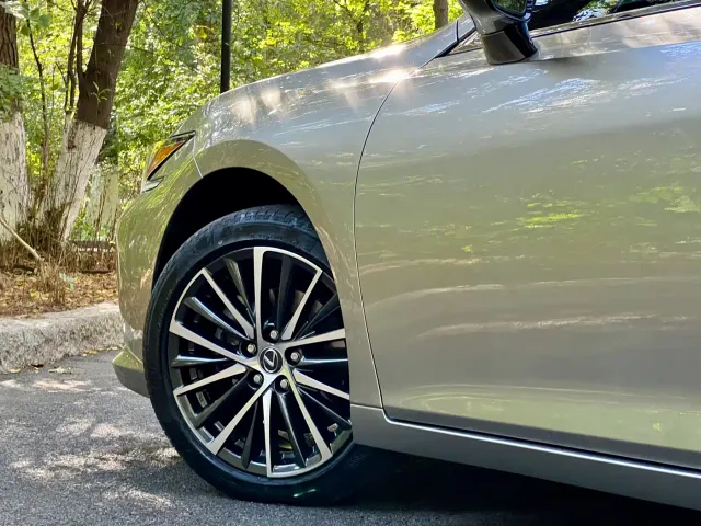 Lexus ES — Фото автомобиля 11