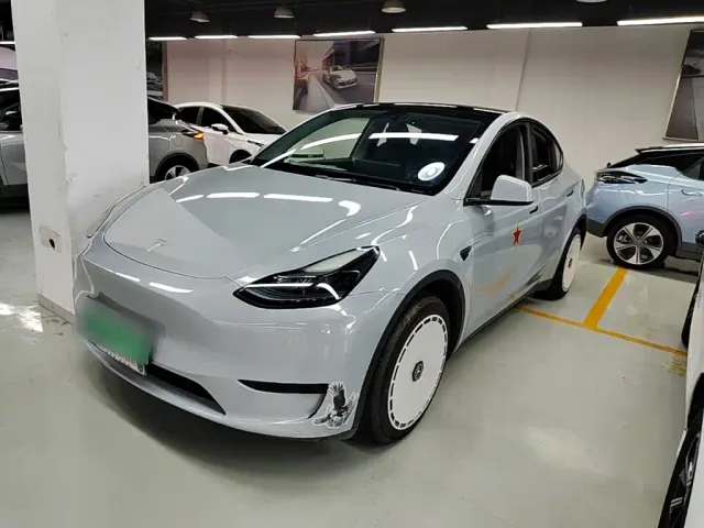 Фотография автомобиля — Tesla Model Y