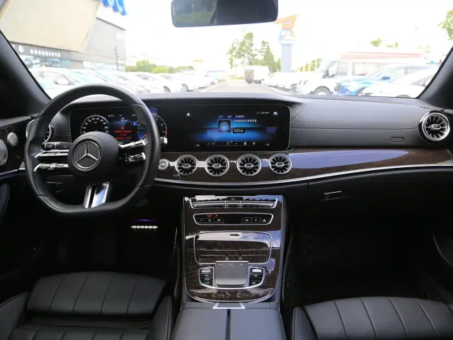 Mercedes-Benz E-Class — Фото автомобиля 5