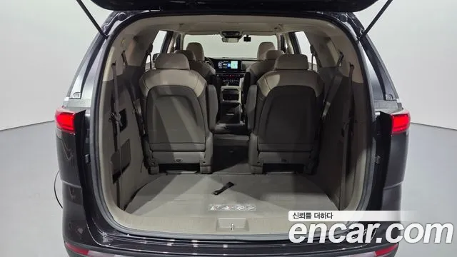 Kia Carnival Generation 4 — Фото автомобиля 22