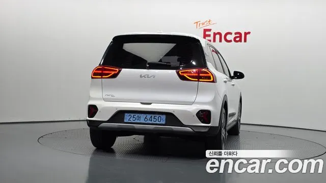 Kia Niro — Фото автомобиля 4