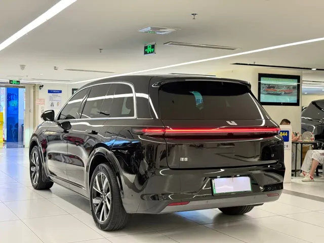 Li Auto L8 — Фото автомобиля 5