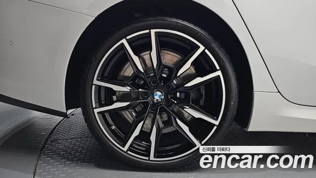 BMW 8 Series G15 — Фото автомобиля 5