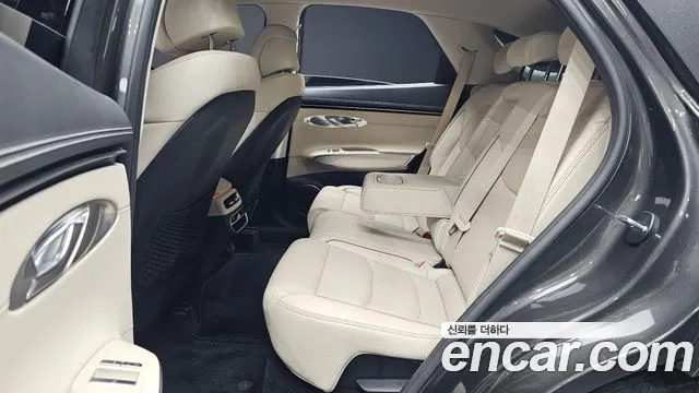 Genesis GV70 — Фото автомобиля 17