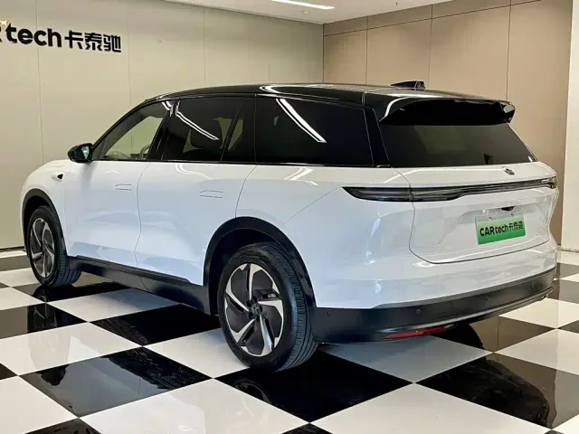 Nio ES8 — Фото автомобиля 7