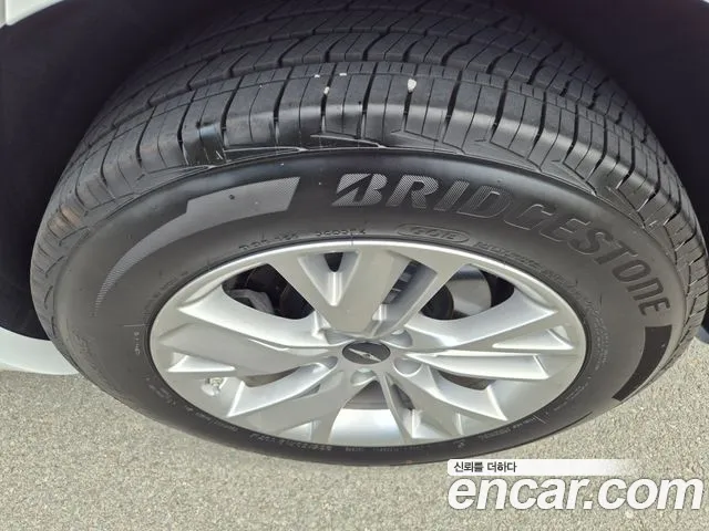 Genesis GV70 2.5T Бензин 2WD — Фото автомобиля 17