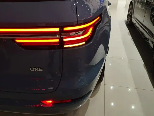 Li Auto ONE — Фото автомобиля 7