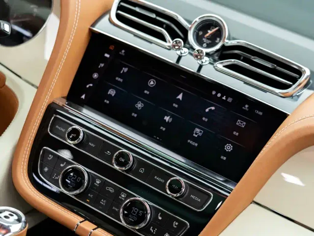 Bentley Bentayga — Фото автомобиля 25