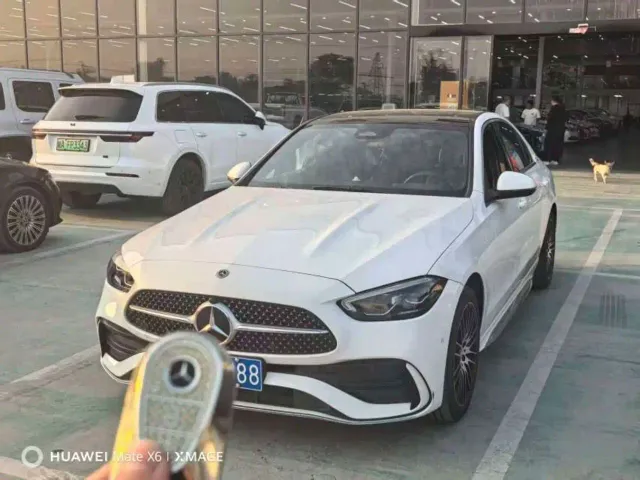 Фотография автомобиля — Mercedes-Benz C-Class