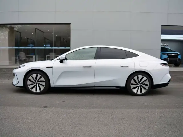 Geely Galaxy E8 — Фото автомобиля 4