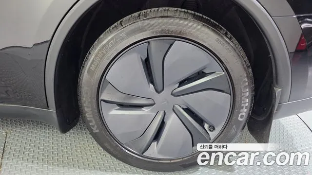 Tesla Model Y — Фото автомобиля 6