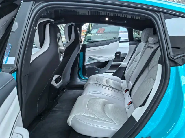 Xiaomi SU7 — Фото автомобиля 10