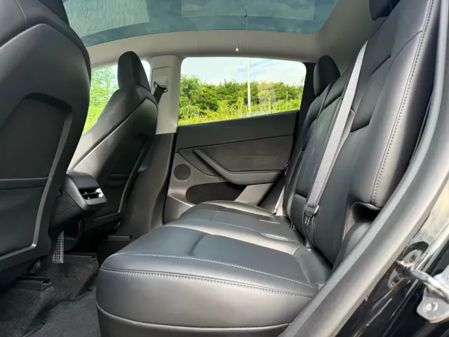 Tesla Model Y — Фото автомобиля 8