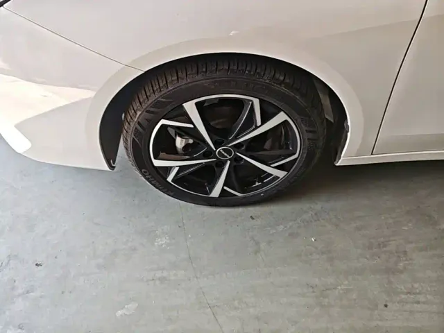 Roewe i5 — Фото автомобиля 24
