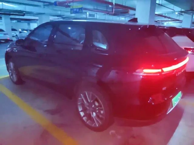 Leapmotor C10 — Фото автомобиля 6