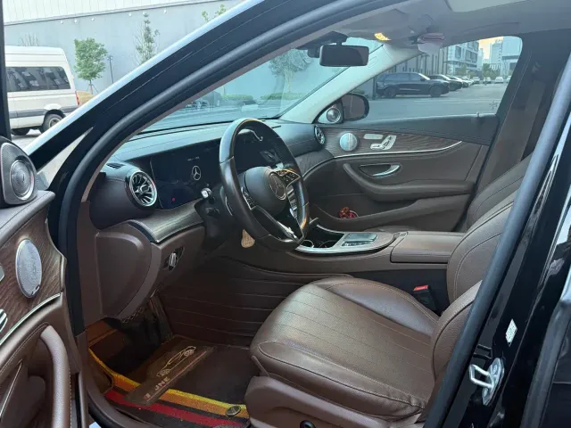 Mercedes-Benz E-Class — Фото автомобиля 4