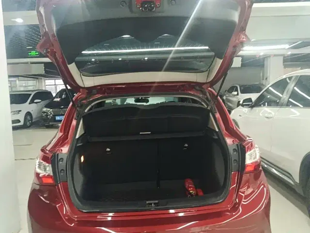 Nissan Tiida — Фото автомобиля 18