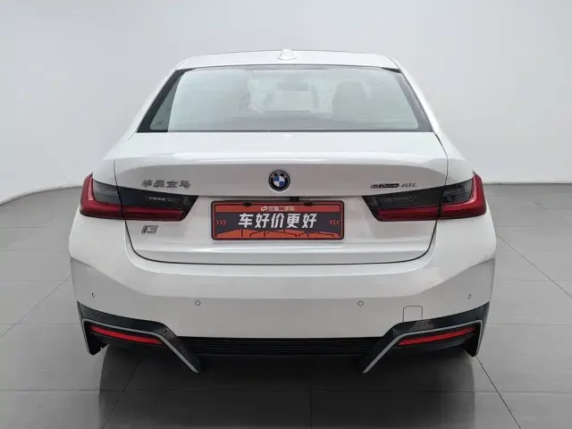 BMW BMW i3 2024 eDrive 40 L Shadow Night Package — Фото автомобиля 4