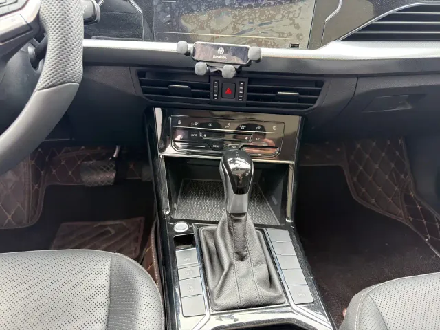 Volkswagen Passat — Фото автомобиля 12
