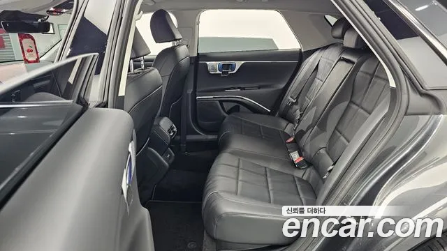 Hyundai Grandeur GN7 — Фото автомобиля 12