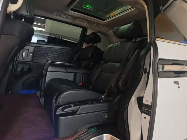 Honda Elysion — Фото автомобиля 16