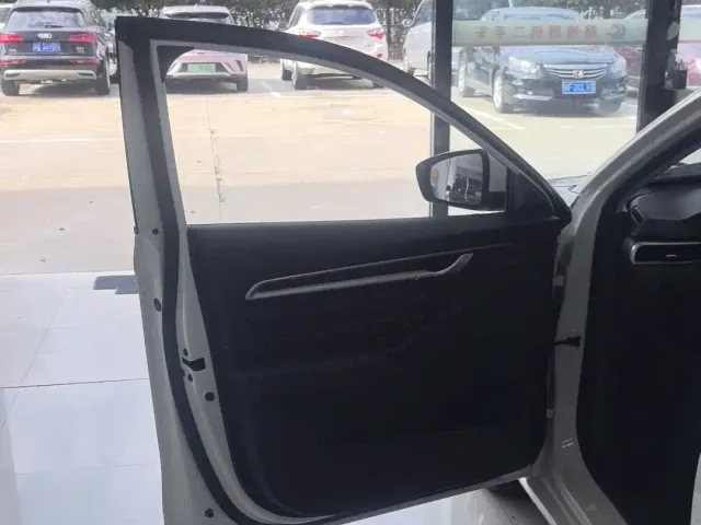 Geely Emgrand — Фото автомобиля 8
