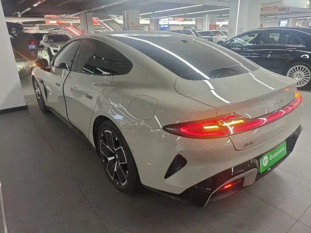 Xiaomi SU7 — Фото автомобиля 22