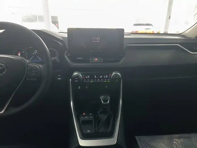 Toyota RAV4 — Фото автомобиля 12