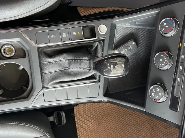 Volkswagen Passat — Фото автомобиля 16