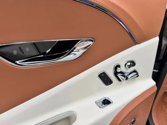 Bentley Flying Spur Plug-in Hybrid 2026 Model 4.0T V8 Standard Edition — Фото автомобиля 14