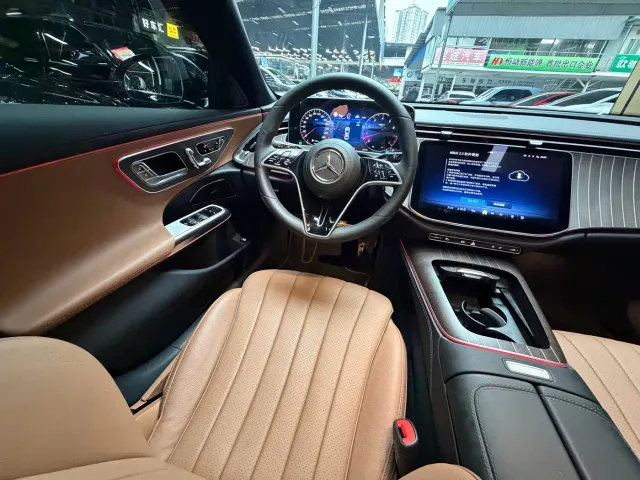 Mercedes-Benz E-Class — Фото автомобиля 28