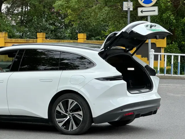 Nio ET5 Touring — Фото автомобиля 5