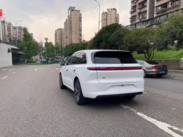 Li Auto L6 — Фото автомобиля 14