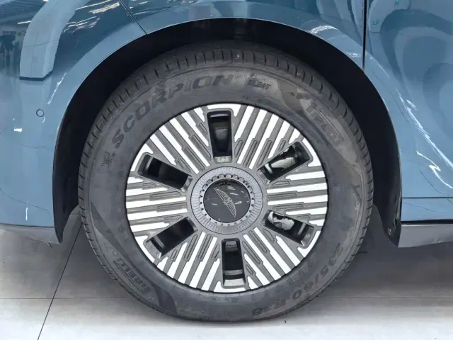 Geely Yizhen L380 — Фото автомобиля 9