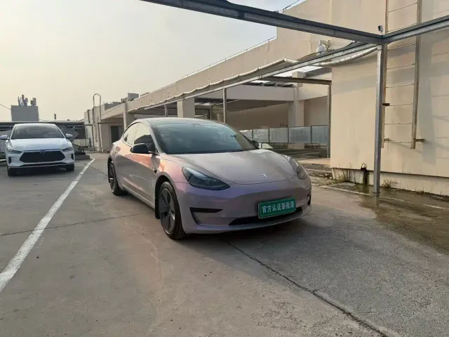 Tesla Model 3 — Фото автомобиля 3