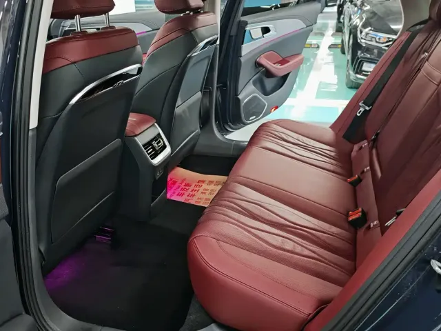 Hongqi H5 — Фото автомобиля 12