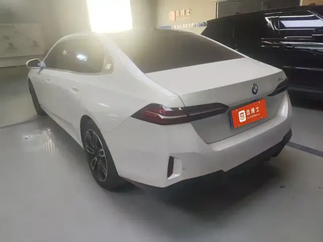 BMW 5 Series — Фото автомобиля 7