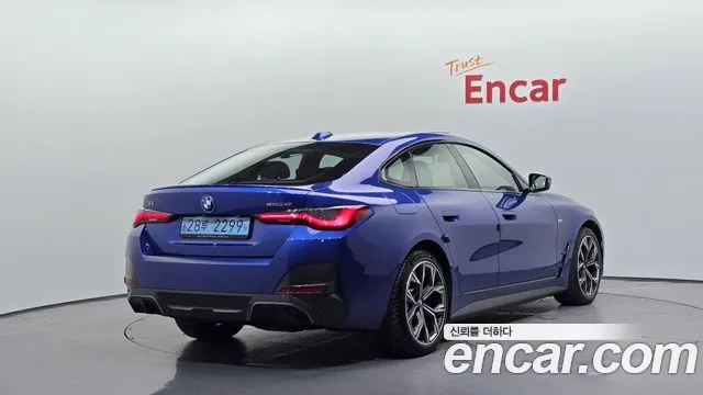 BMW i4 — Фото автомобиля 2