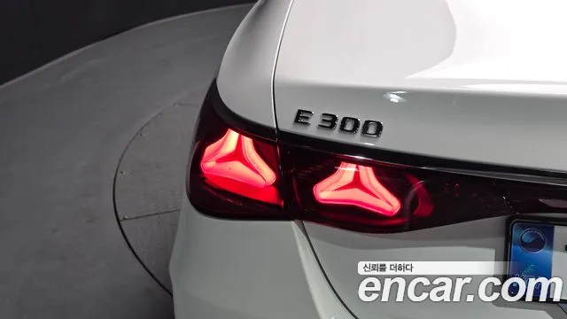 Mercedes-Benz E-Class — Фото автомобиля 8