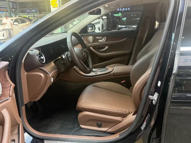 Mercedes-Benz E-Class — Фото автомобиля 4