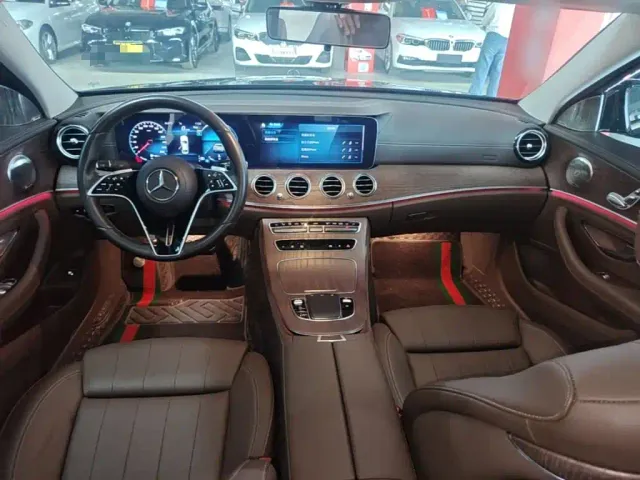 Mercedes-Benz E-Class — Фото автомобиля 9