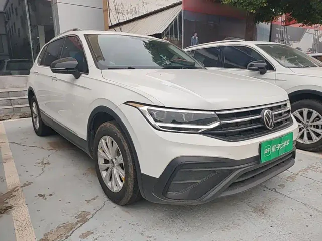 Volkswagen Tiguan L — Фото автомобиля 3